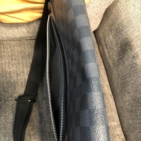 Louis Vuitton graphite messenger - Picture 4 of 13